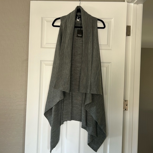 Simply Vera Wang Gray Sweater Vest - Picture 1 of 3